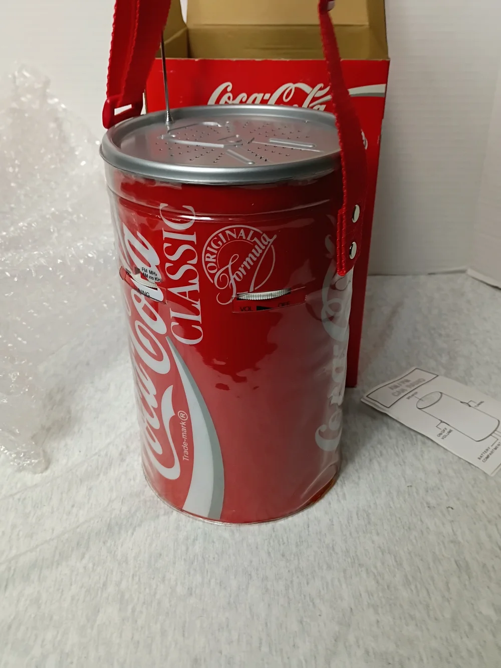 Vintage “Giant” Coke Can AM/FM Radio 1991